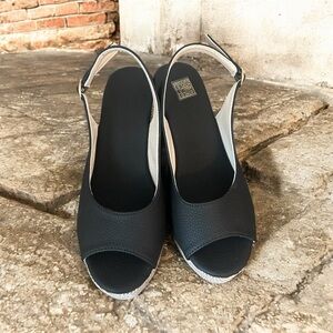 Elegant Black Slingback Women's Shoes Great Condition